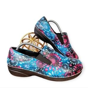 Spring Step Manila Clog Work Shoe Blue pink print colorful Size 8.5